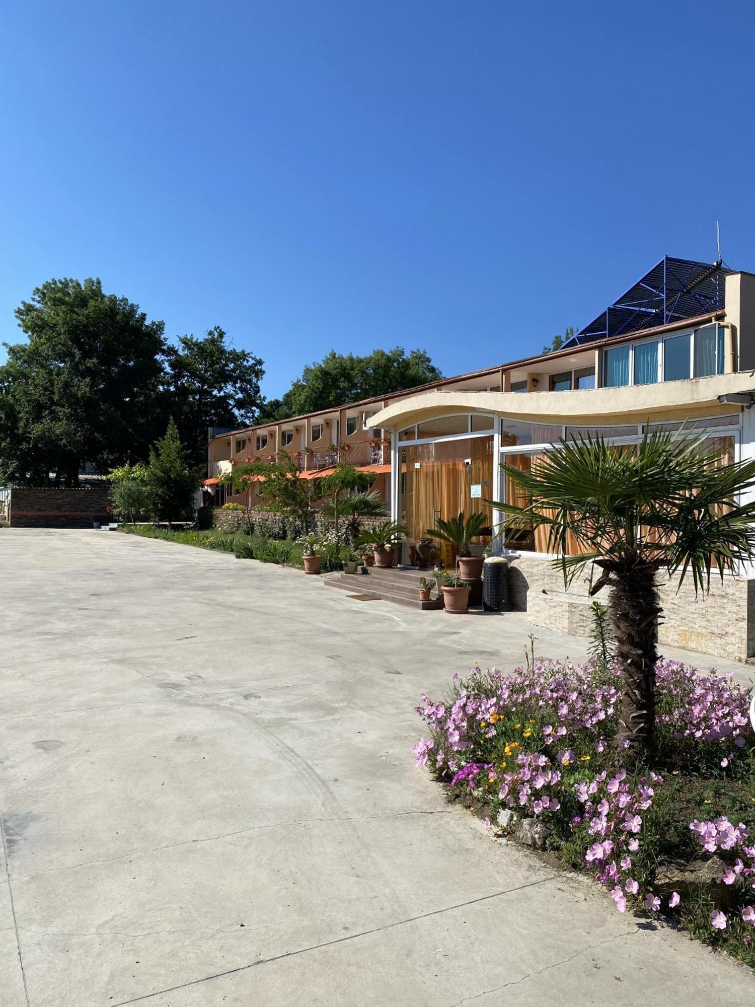 Hotel Surf Primorsko Buitenkant foto