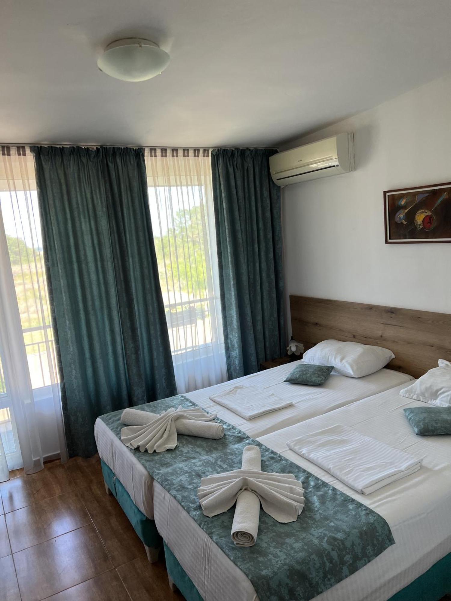 Hotel Surf Primorsko Buitenkant foto