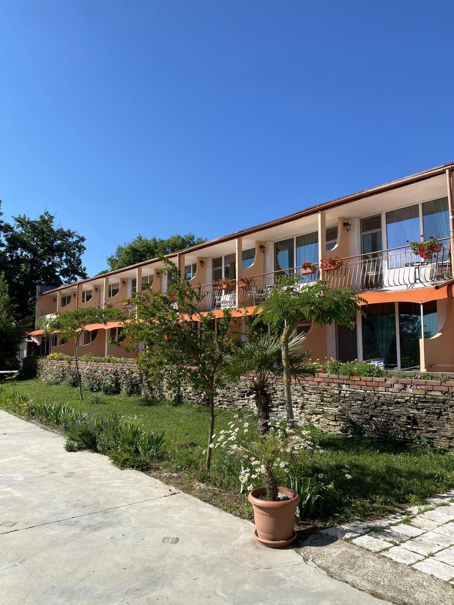 Hotel Surf Primorsko Buitenkant foto