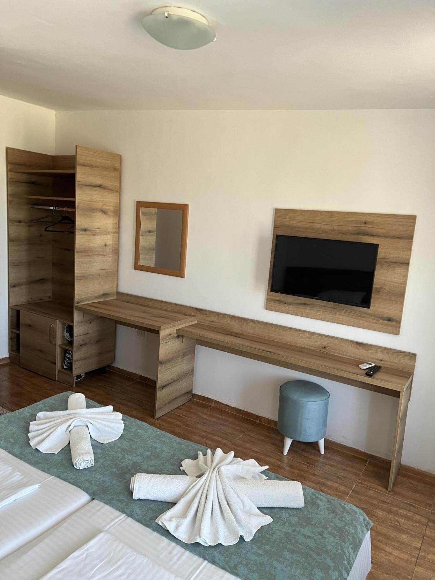 Hotel Surf Primorsko Buitenkant foto